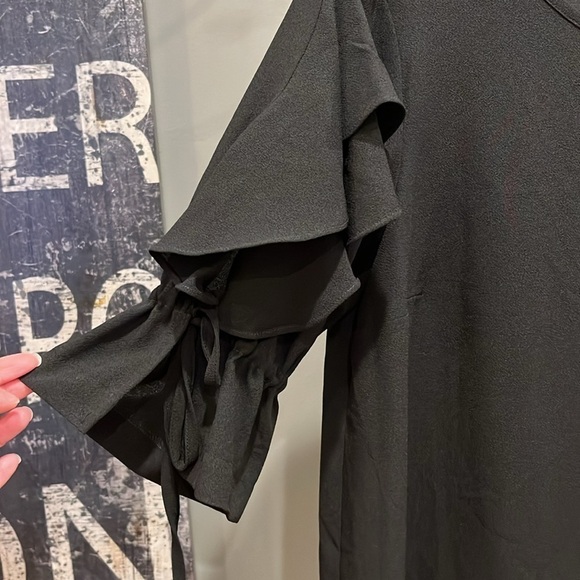 🇪🇸🐠1. State blouse ruffle sleeves keyhole back black XS - Picture 2 of 7